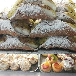 https://ursinos-luxury.catania-hotels.net